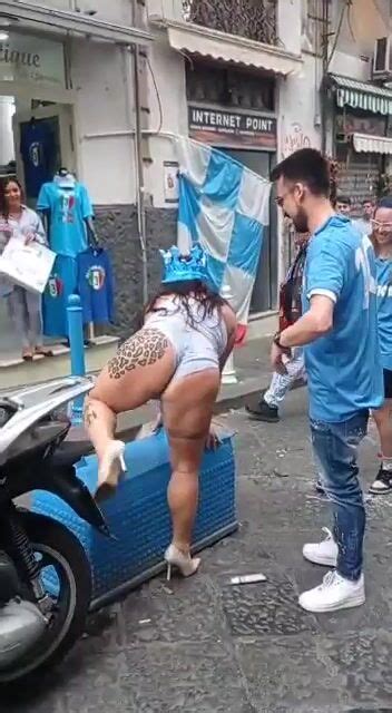 Esibizionista Festeggia Lo Scudetto Del Napoli Solopornoitaliani