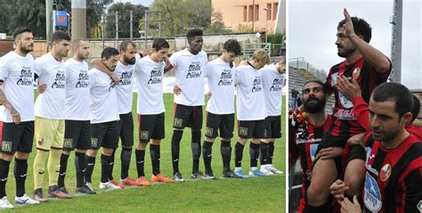 Muore Sua Figlia Tutto Lo Stadio Abbraccia Il Calciatore Commozione