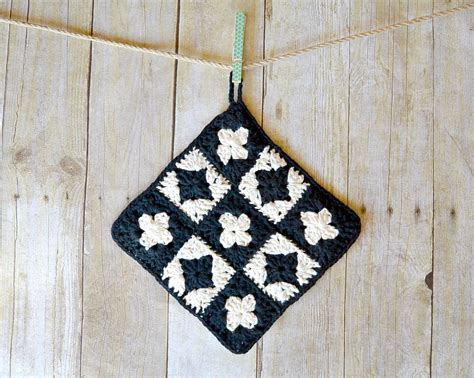 Modern Granny Square Crochet Potholder – Mama In A Stitch