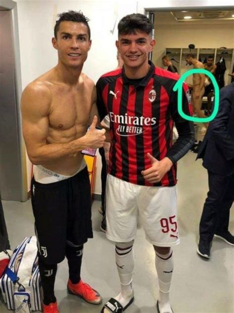 Milan Juventus Foto Hot Negli Spogliatoi Tra Ronaldo E Bellanova