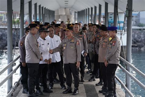 Kabaharkam Cek Pengamanan Pelabuhan Ketapang Akses Menuju Bali ANTARA