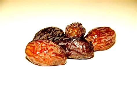 Dates are a very nutritional fruit learn benefits of dates and best practices of how to maximize ...