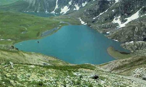 Explore the Top 18 Most Beautiful Lakes in Kashmir