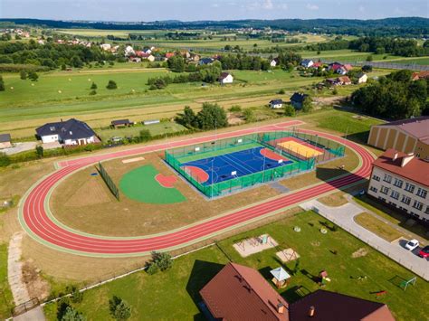 Orlik lekkoatletyczny w Rzezawie już gotowy Aktualności Gmina Rzezawa