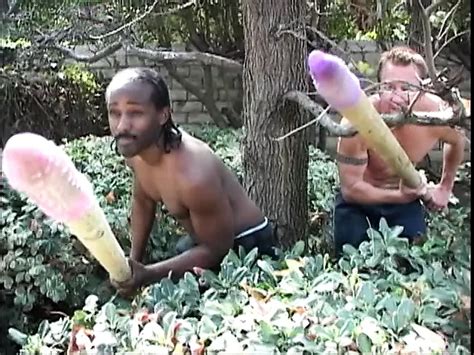 Pelirroja lujuriosa recibe una perforación anal profunda por sementales