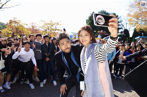 포토 황정음and최시원 놀이공원 인증샷 담아가세요