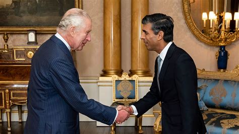 Uks Rishi Sunak Officially Becomes Prime Minister Amid Economic Crisis