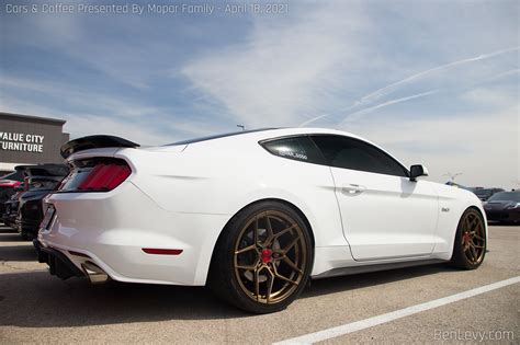 White Ford Mustang Gt Benlevy