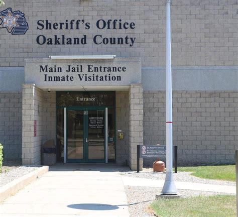 Phone scammers bilk money from people with relatives in Oakland County ...