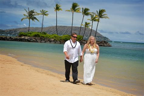 Honolulu Weddings: Beach at Kahala Resort