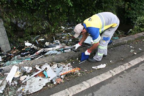 Ônibus capota e deixa mortos na Mogi Bertioga em SP FOTOS fotos em