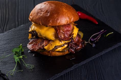 Burger Costeleta Dupla Queijo Cheddar Duplo Bacon Cebola Frita