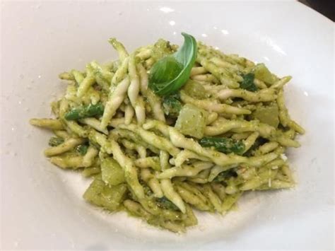 Trofie Al Pesto Liguria Italia Basilico Pesto Patate Trofie