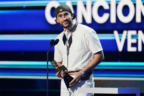 Bad Bunny y Peso Pluma se llevan primeros Premios Billboard de la Música Latina Independent