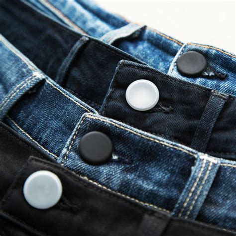 Holé Button Covers | Prevent Tiny Holes in your Shirts