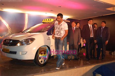 Sunil Shetty Launches Mumbai Taxi Companys Star Taxi In