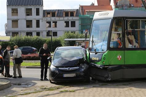 Zderzenie Tramwaju Z Samochodem