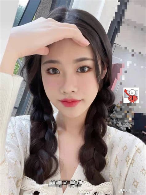 Bất ngờ mắc bệnh hiểm nghèo nàng hot girl chỉ biết khuyên người hâm mộ Đừng thức đêm nhiều