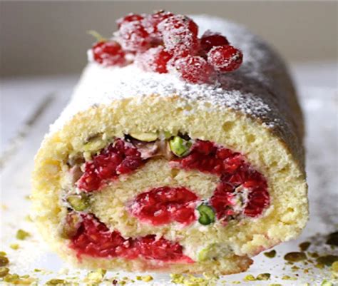 BÛche LÉgÈre Framboises Pistaches Au Mascarpone La Recette Facile Culture Crunch Bûche De