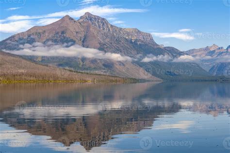 View of Lake McDonald in Montana 6586587 Stock Photo at Vecteezy