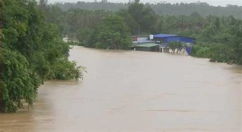 Kerala Floods Imd Issues Red Alert For 8 Districts Several Trains