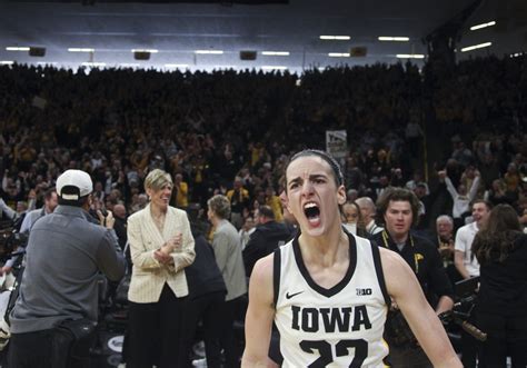 Caitlin Clark el fenómeno que llena las arcas de la NCAA