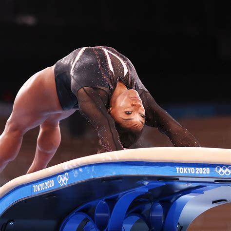 Simone Biles Vault - Simone Biles Returns To Competition With Historic
