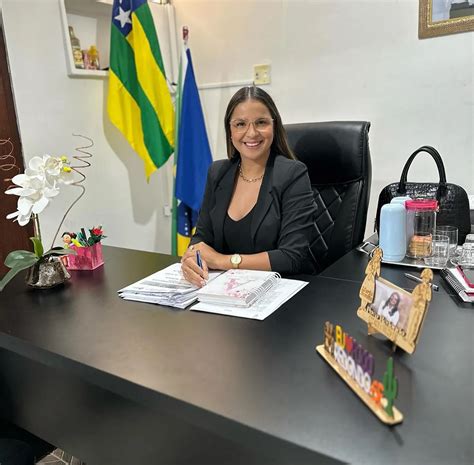 Prefeita Aline Vasconcelos Protocola Projetos De Lei Para Reajuste Do