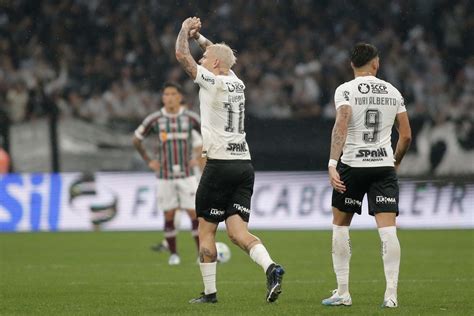 R Ger Guedes Marca Corinthians Vence A Primeira Luxemburgo E