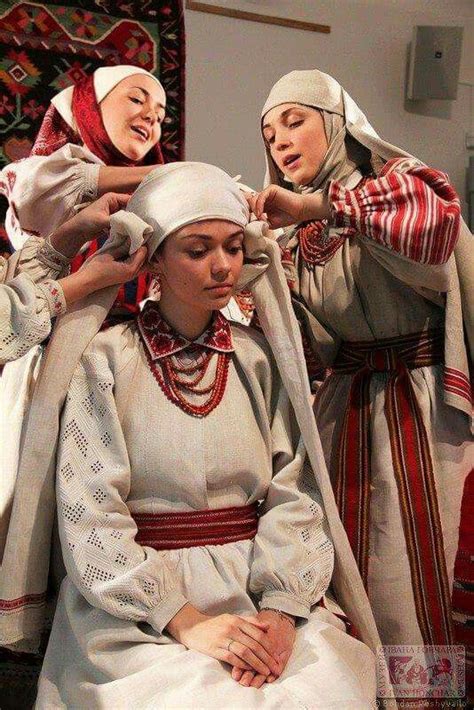 Ukrainian women's head covering | Folk fashion, Traditional outfits ...