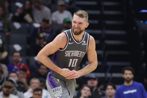 Domantas Sabonis Injury Updates Kings C Diagnosed With Fractured Thumb