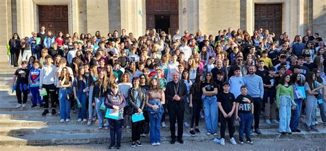 500 Cresimandi Della Marsica Incontrano Il Vescovo Massaro Foto Terre