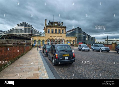 Preston railway station hi-res stock photography and images - Alamy