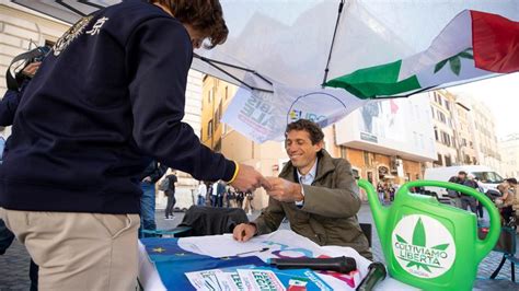 La Firma Digitale Per Chiedere I Referendum E Quella Strana Paura Del