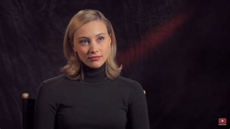 Pin De Deniz Em Sarah Gadon