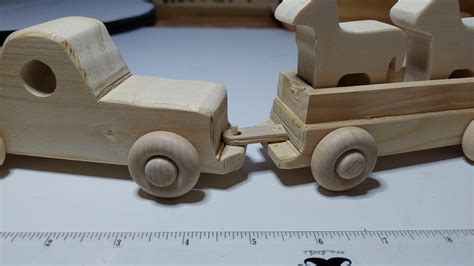 Pickup Truck with Horse trailer and Horses - Peter's Wooden Toys