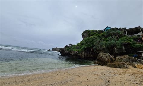 Pantai Sundak Gunung Kidul Daya Tarik Kegiatan Liburan Lokasi