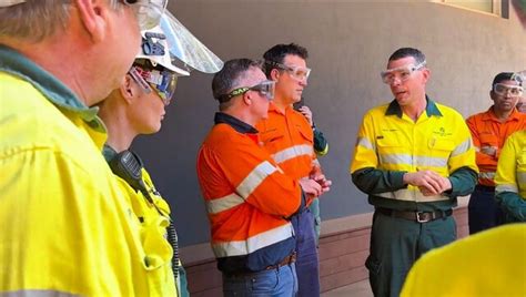 Bowen addresses staff at QAL | Gladstone Today