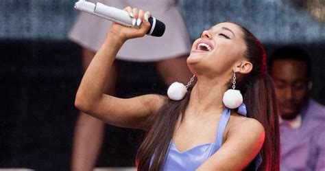 PsBattle: Ariana Grande holding a microphone : r/photoshopbattles