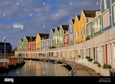 Houten Pays Bas 25 Avril 2023 Rangée De Maisons En Bois Colorées Au