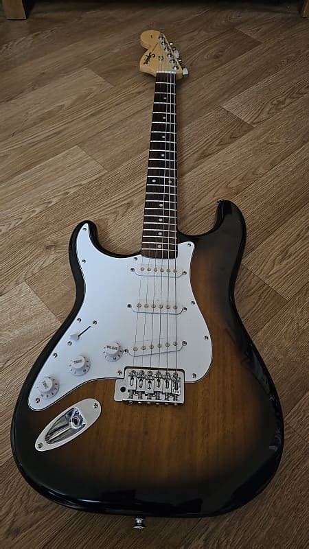 Fender Squier Stratocaster Sunburst Reverb