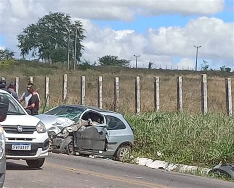 Vídeo Colisão Entre Veículo Deixa Homem Preso às Ferragens Na Br 316