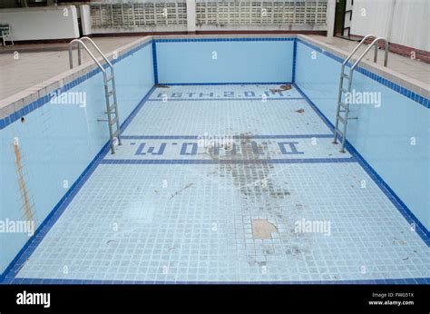 Abandoned Swimming Pool Stock Photo Alamy