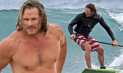 Sex And The City S Jason Lewis He Hits The Waves In Hawaii During Beach Break Daily Mail Online