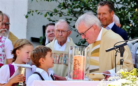 Ein Gro Es Fest F R Alois Linder Der Beliebte Pfarrer Feiert In