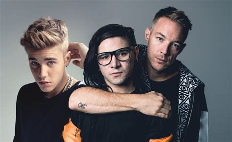 Assista o vídeo clipe de Where Are Ü Now Wonderland in Rave