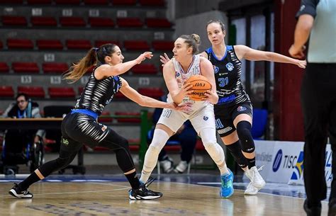 Bologna Dinamo Women 88 52 Le Sassaresi Sbattono Sul Muro Emiliano