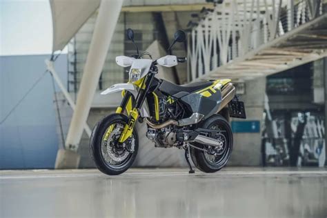 Husqvarna 701 Supermoto equipamento técnico de topo e um design único