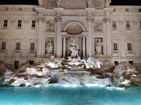 Trevi Fountain · Free Stock Photo