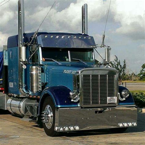 Pin By 💜 Lori Hall 💜 On 18 Wheelers Freightliner Classic Peterbilt